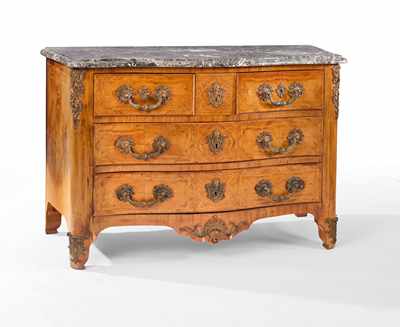 COMMODE rectangulaire à façade galbée ouvrant...