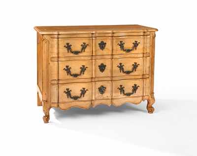 COMMODE à façade arbalète ouvrant à trois...