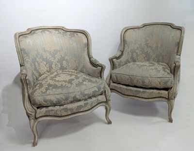 PAIRE DE BERGERES à dossier cabriolet en...