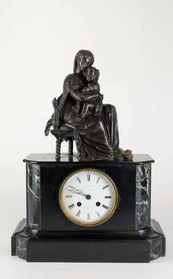 PENDULE borne à base rectangulaire en marbre...