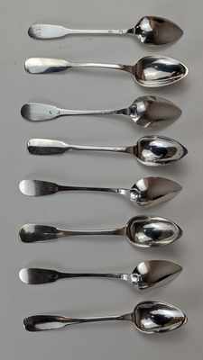 HUIT PETITES CUILLERES en argent (950) modèle...