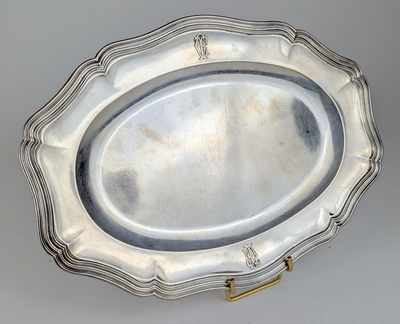 PLAT ovale en argent (950) à contours filetés...