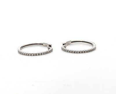 PAIRE DE CRÉOLES en or gris (750) ornées...