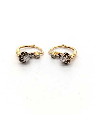 PAIRE DE DORMEUSES en or (750) jaune et gris,...