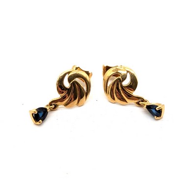 PAIRE DE PENDANTS D'OREILLES en or (750)...