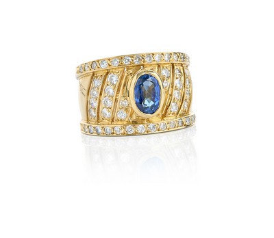 LARGE BAGUE en or (750) à joncs latéraux...