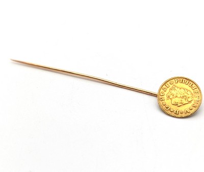 DEMI-ESCUDO en or au profil de Philippe V...