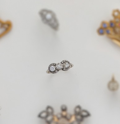 BAGUE ancienne en or gris (750) et platine...