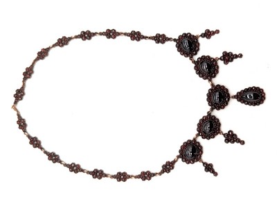 COLLIER ANCIEN en métal rosé composé de cinq...