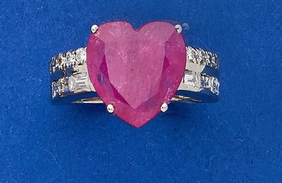 BAGUE en or gris (585) ornée d'une topaze...