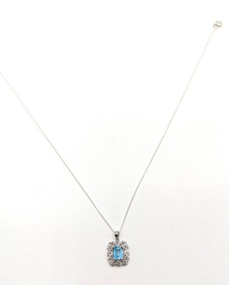 COLLIER en argent (925) avec pendentif orné...