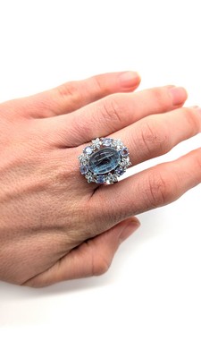 BAGUE type marguerite en argent (925) ornée...