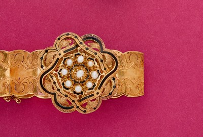 BRACELET articulé en or (750) ciselé, gravé...