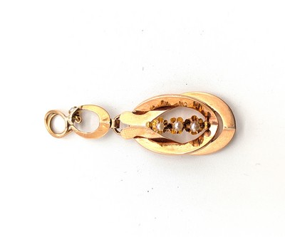 PENDENTIF en or jaune (750) de format ovale...