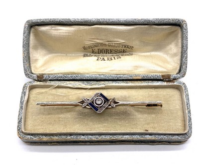 BROCHE en or jaune et gris (750) à décor...