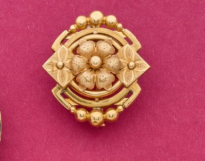 BROCHE en or (750) à décor central d'une...