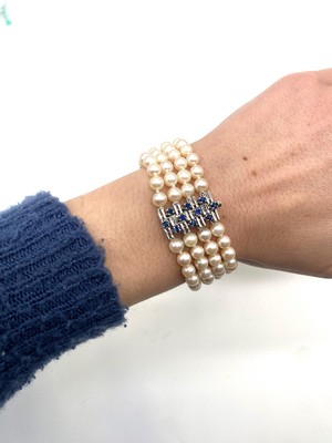 BRACELET manchette de quatre rangs de perles...