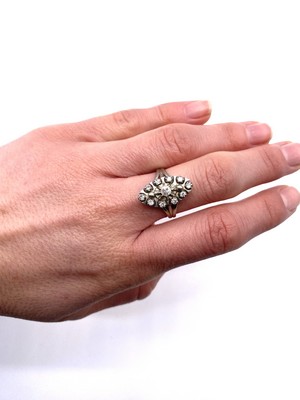 BAGUE marquise en or gris (750) ornée de...