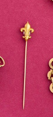 ÉPINGLE DE CRAVATE en or (750) à décor d'une...