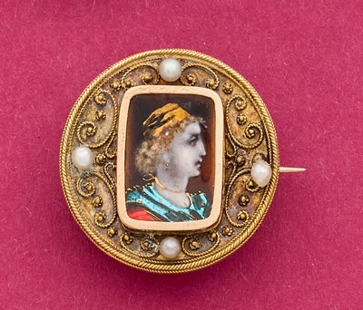 PETITE BROCHE circulaire en or (750) centrée...