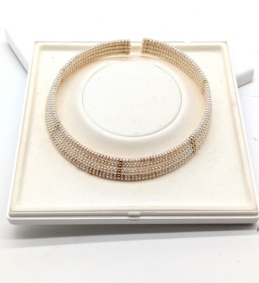 COLLIER TORQUE en quatre rangs de perles...