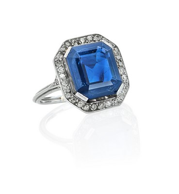 BAGUE marguerite en platine (900) ornée d'un...