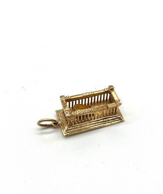 PENDENTIF BRELOQUE en or (750) en forme de...