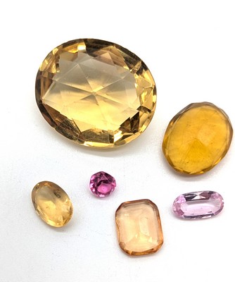 ENSEMBLE DE PIERRES FINES sur papier dont...