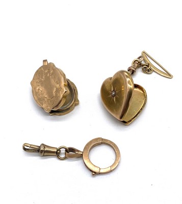 DEUX PENDENTIFS porte-photos et un FERMOIR...