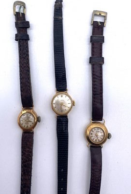 TROIS MONTRES de dame anciennes. Boîtiers...