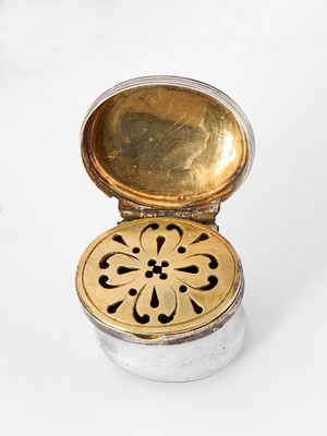 VINAIGRETTE en argent (950), de forme balustre,...