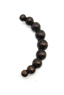 BROCHE métal en "sourir" composée de neufs...