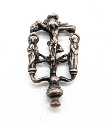 CRUCIFIX en argent représentant le Christ...