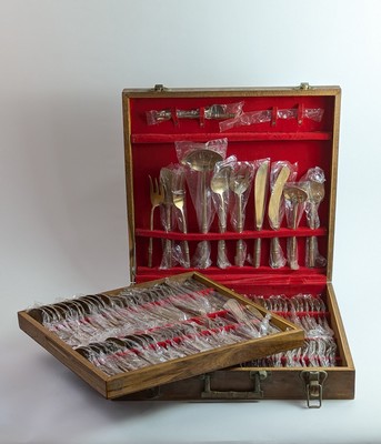 MENAGERE en métal doré à manche à forme de...