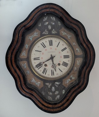 CARILLON dit oeil-de-boeuf de forme contournée...