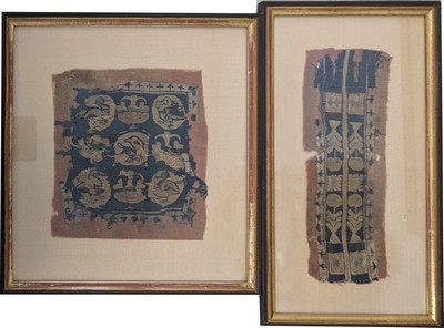 DEUX FRAGMENTS DE TISSU polychrome, l'un...