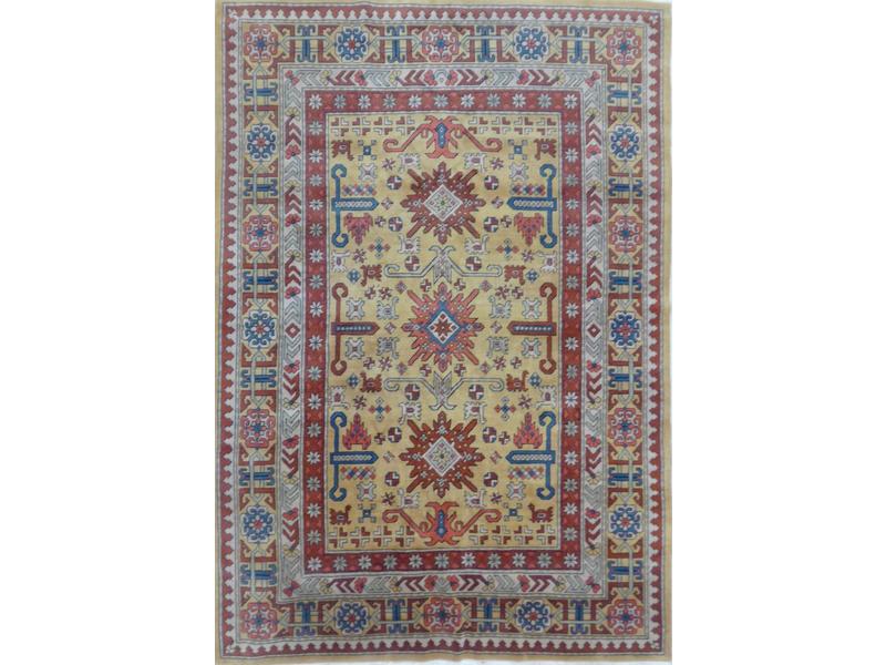 TAPIS en laine à décor polychrome de médaillons...
