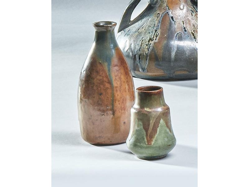 VASE de forme bouteille en céramique à glaçure...