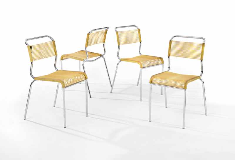 SUITE DE QUATRE CHAISES dites "Scoubidou"...