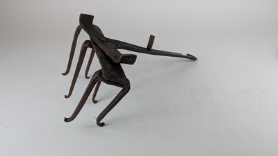 RÉCHAUFFEUR DE TALOA en fer forgé, à trois...