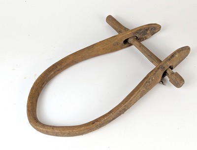 COLLIER DE VEAU en bois courbé.