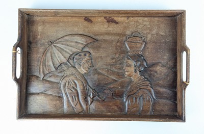 PLATEAU rectangulaire en bois à décor sculpté...