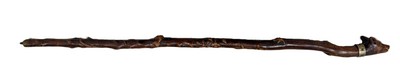 CANNE monoxyle patinée sculptée à pommeau...