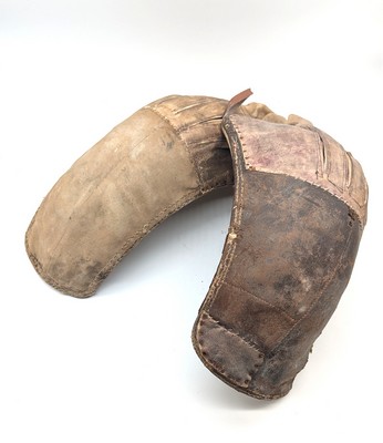 PAIRE DE GANTS DE REBOT en cuir et toile...