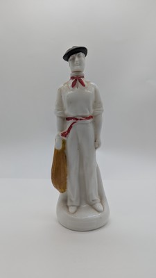 BOUTEILLE  en forme de pelotari en verre...