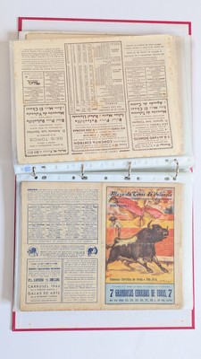 CLASSEUR contenant environ 120 petits cartels...