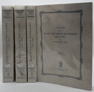 PEREZ LOPEZ Victor Anales de la plaza de...