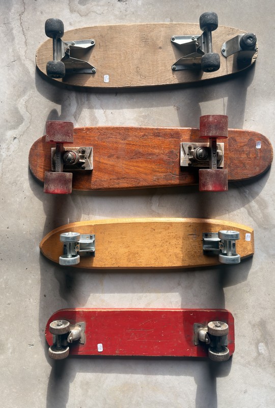 LOT DE QUATRES PLANCHES DE SKATE des années...