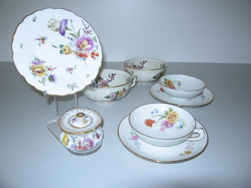 ENCRIER et sa soucoupe en porcelaine dans...