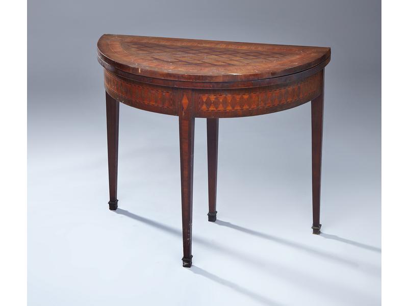 TABLE A JEUX demi-lune en marqueterie de...